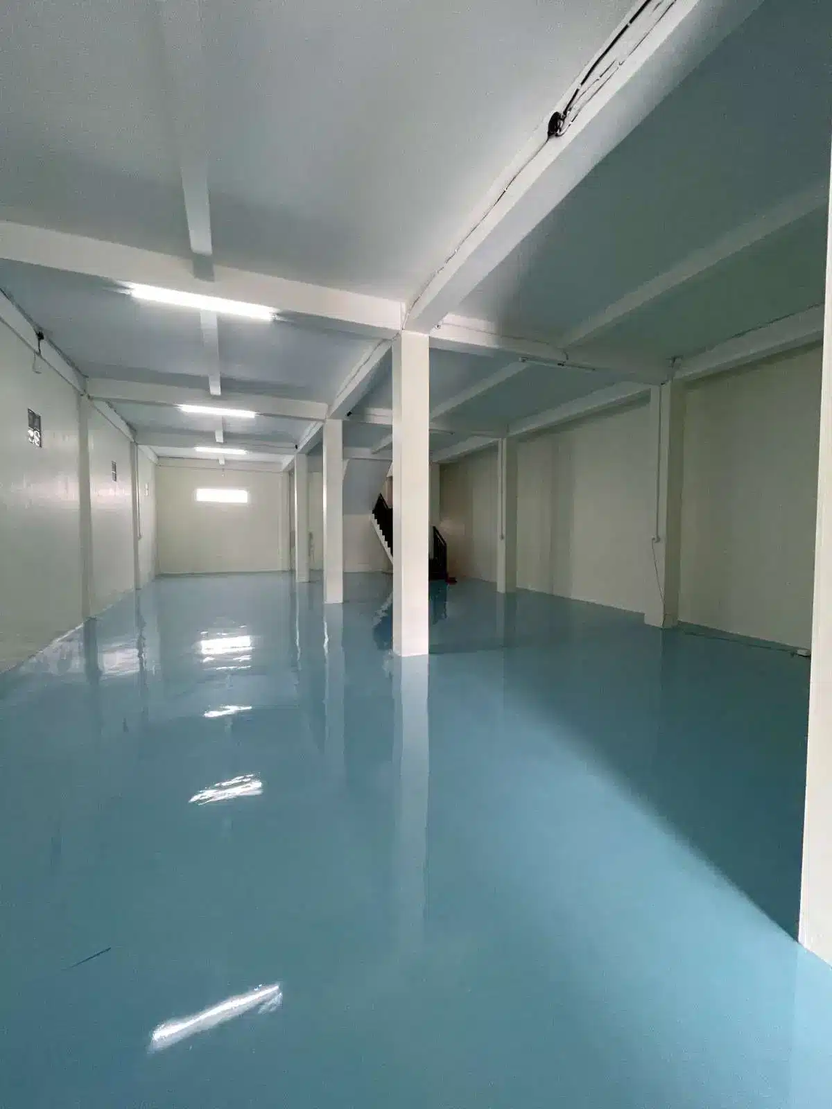 Jasa Epoxy Lantai Kembangan – Solusi Lantai Glow-Up Buat Bisnismu!