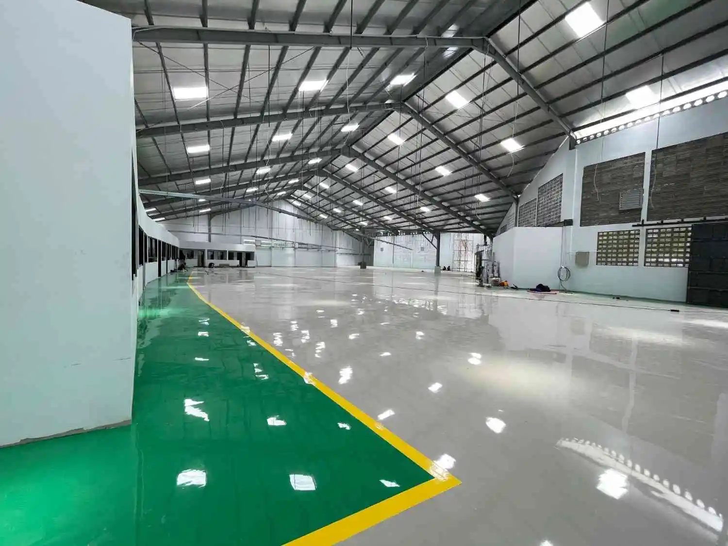Jasa Epoxy Lantai Menteng – Biar Lantai Kamu Mewah, Clean, & Super Awet!